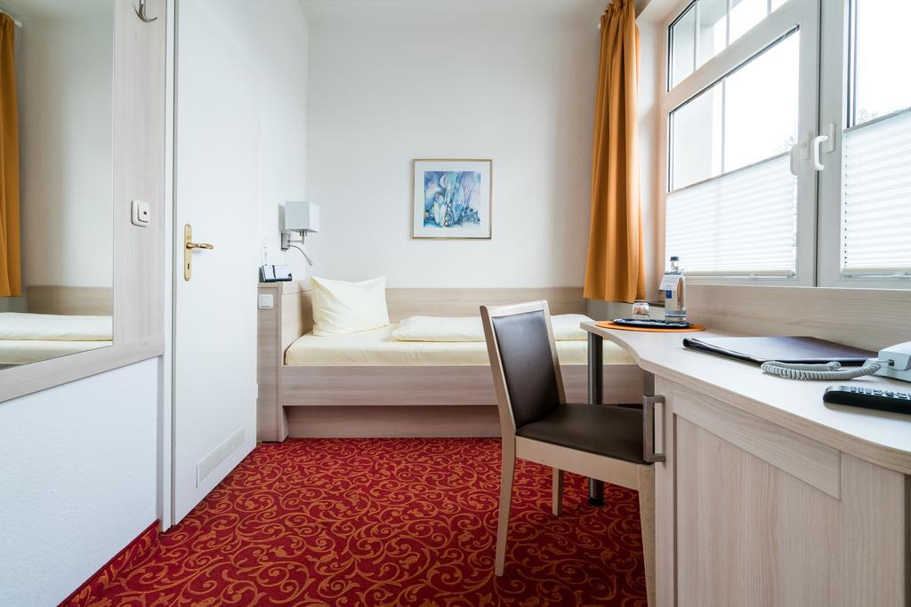 Single Room,1225480790:JPEG